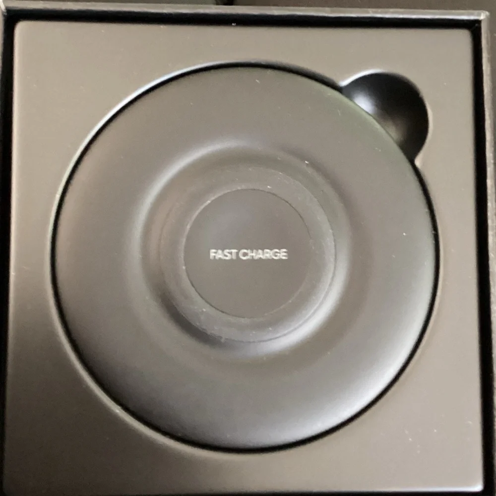 Black Wireless Fast Charger 2018